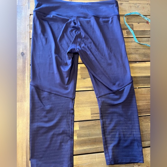 Woman’s XL Shape capri length workout pants - Picture 6 of 6